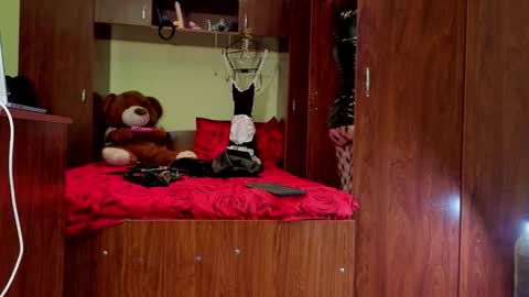 Snapshot of nora_red chatting on January 2026 08:43:02 PM QueenManifest online show from January 2026 08:43:02 PM