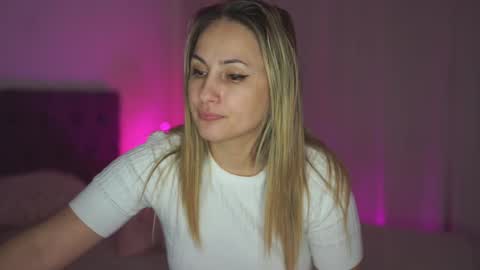 Snapshot of notamericanpie23 chatting on February 2025 03:00:02 AM Tina online show from February 2025 03:00:02 AM