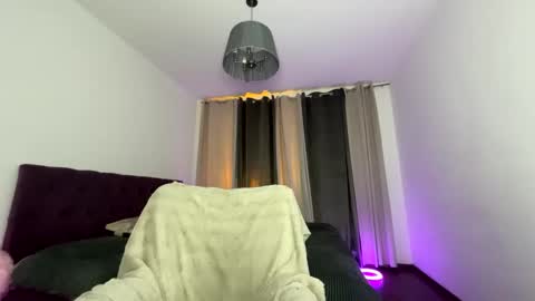 Snapshot of notamericanpie23 chatting on October 2025 07:22:02 PM Tina online show from October 2025 07:22:02 PM