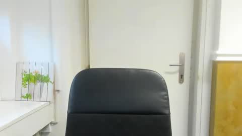 novasmilee online show from December 2025 11:49:02 AM