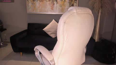 Snapshot of novaspencer chatting on October 2025 09:09:02 PM Nova online show from October 2025 09:09:02 PM