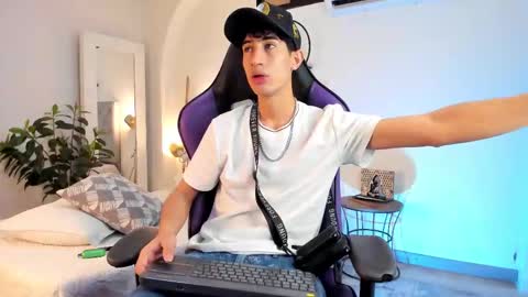 Snapshot of novawheeler chatting on February 2025 04:44:02 AM Nova online show from February 2025 04:44:02 AM