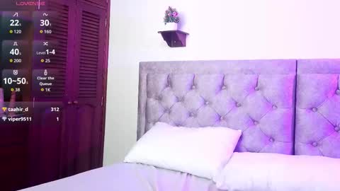 NubesNubladas online show from October 2025 04:30:01 AM