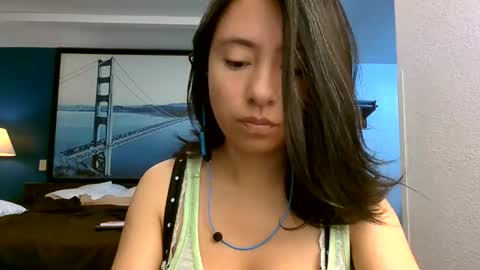Snapshot of nudecosmetics chatting on October 2025 08:18:01 PM Gigi Bloom online show from October 2025 08:18:01 PM