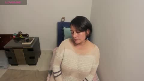 nuit_rose online show from September 2025 01:43:01 AM