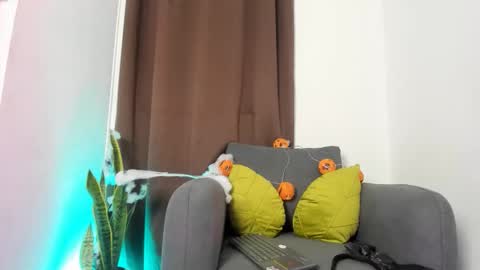 Snapshot of nyalgasai1 chatting on October 2025 10:01:01 AM Nia online show from October 2025 10:01:01 AM