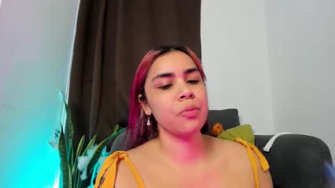 Snapshot of nyalgasai1 chatting on October 2025 10:43:02 PM Nia online show from October 2025 10:43:02 PM