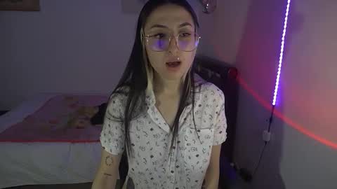 Snapshot of nymph_frida chatting on December 2025 06:42:02 AM Frida online show from December 2025 06:42:02 AM