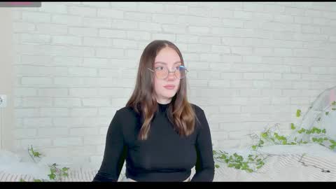 Snapshot of nymphalean chatting on November 2025 05:11:01 PM Kat online show from November 2025 05:11:01 PM