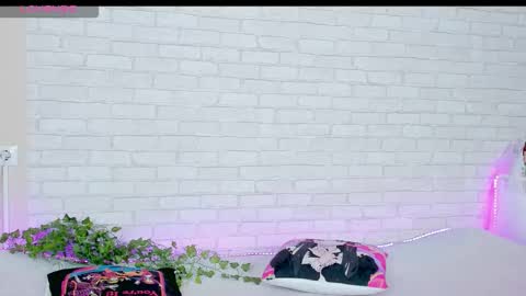 Snapshot of nymphalean chatting on December 2025 09:18:01 AM Kat online show from December 2025 09:18:01 AM