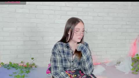 Snapshot of nymphalean chatting on December 2025 05:17:01 PM Kat online show from December 2025 05:17:01 PM