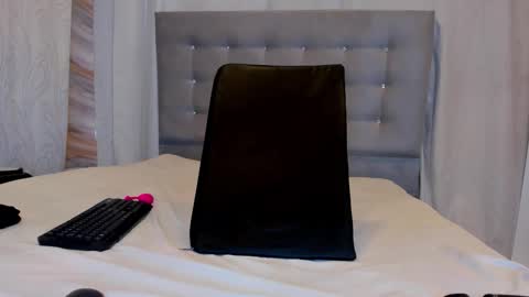 xionela gates online show from January 2026 08:10:02 PM