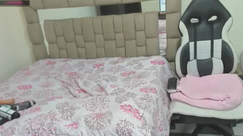 Snapshot of nyomi_browm chatting on February 2025 08:33:02 AM nyomi browm online show from February 2025 08:33:02 AM