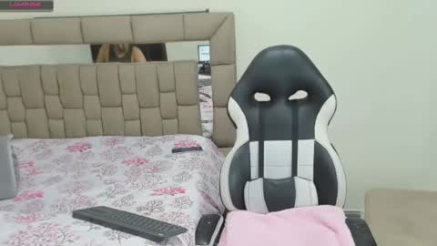 Snapshot of nyomi_browm chatting on February 2025 04:07:01 AM nyomi browm online show from February 2025 04:07:01 AM