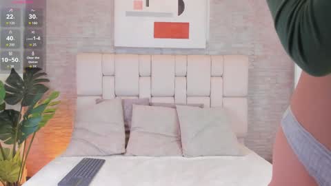 nyxee_ online show from April 2026 04:21:01 AM