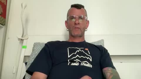 Snapshot of o_johnny_deep_o chatting on April 2026 10:48:01 AM Jonathan Deep online show from April 2026 10:48:01 AM