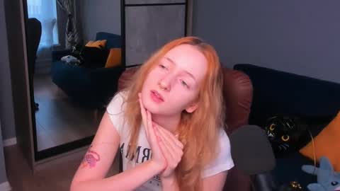 Snapshot of oddlyfamiliar chatting on February 2025 01:51:02 PM Call me Bee online show from February 2025 01:51:02 PM