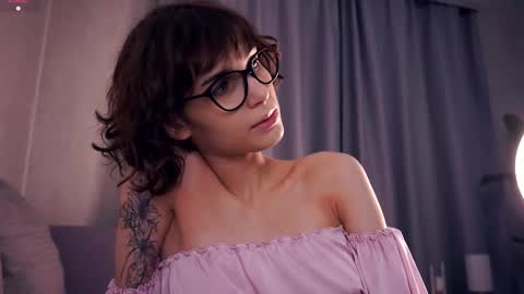 Snapshot of odettehatt chatting on November 2025 07:36:01 PM Thea online show from November 2025 07:36:01 PM