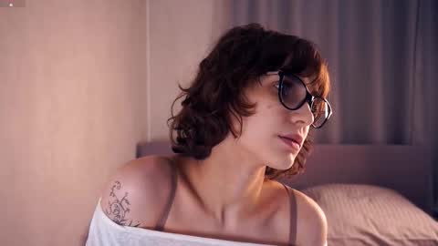 Snapshot of odettehatt chatting on November 2025 07:13:01 PM Thea online show from November 2025 07:13:01 PM