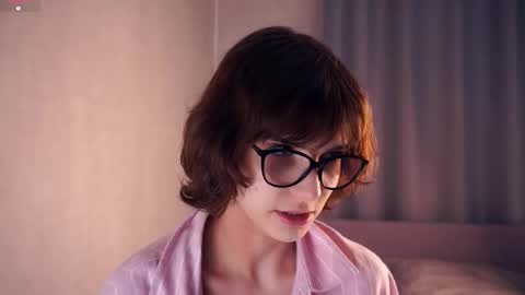 Snapshot of odettehatt chatting on November 2025 07:38:01 PM Thea online show from November 2025 07:38:01 PM