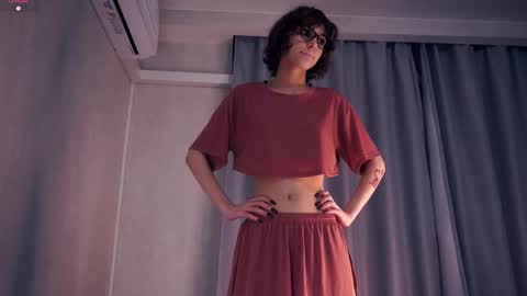 Snapshot of odettehatt chatting on November 2025 07:07:02 PM Thea online show from November 2025 07:07:02 PM