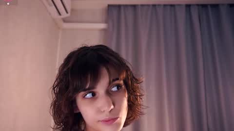 Snapshot of odettehatt chatting on December 2025 07:20:02 PM Thea online show from December 2025 07:20:02 PM