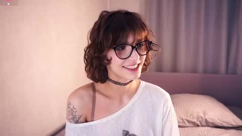 Snapshot of odettehatt chatting on December 2025 06:47:02 PM Thea online show from December 2025 06:47:02 PM