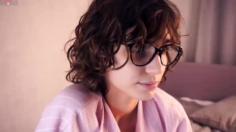 Snapshot of odettehatt chatting on December 2025 06:26:02 PM Thea online show from December 2025 06:26:02 PM