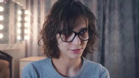 Snapshot of odettehatt chatting on January 2026 05:43:02 AM Thea online show from January 2026 05:43:02 AM