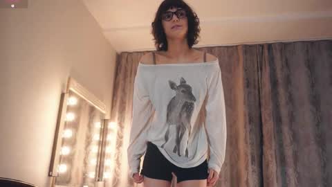 Snapshot of odettehatt chatting on January 2026 05:43:01 AM Thea online show from January 2026 05:43:01 AM