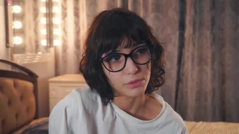 Snapshot of odettehatt chatting on January 2026 05:45:02 AM Thea online show from January 2026 05:45:02 AM