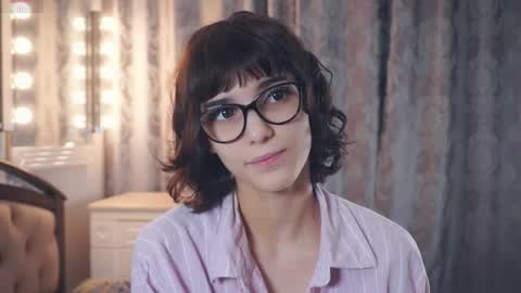 Snapshot of odettehatt chatting on January 2026 05:46:02 AM Thea online show from January 2026 05:46:02 AM