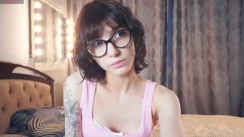 Snapshot of odettehatt chatting on January 2026 05:33:01 AM Thea online show from January 2026 05:33:01 AM