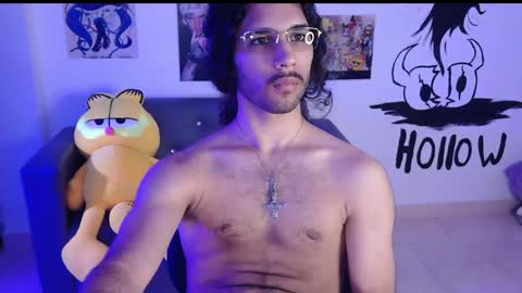 Snapshot of oezack__ chatting on February 2025 08:03:01 AM Zack online show from February 2025 08:03:01 AM