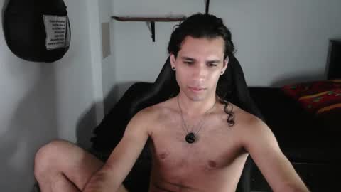 Snapshot of oezack__ chatting on July 2026 12:01:02 PM Zack online show from July 2026 12:01:02 PM