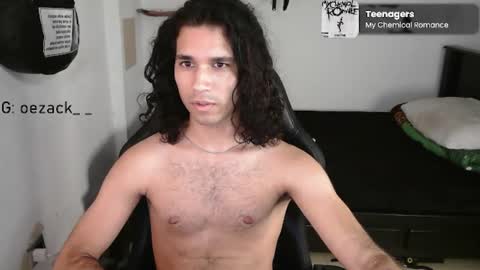 Snapshot of oezack__ chatting on July 2026 01:43:01 PM Zack online show from July 2026 01:43:01 PM