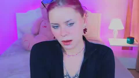Snapshot of ofelia_rose chatting on October 2025 09:52:01 AM Ofelia 3 online show from October 2025 09:52:01 AM
