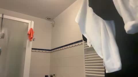 officialmee04 online show from February 2026 03:37:02 PM