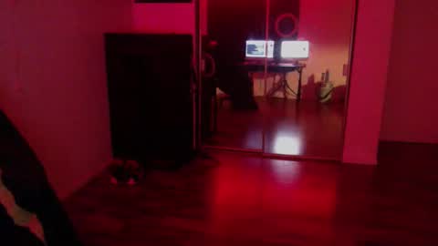 Money online show from December 2025 12:01:02 PM