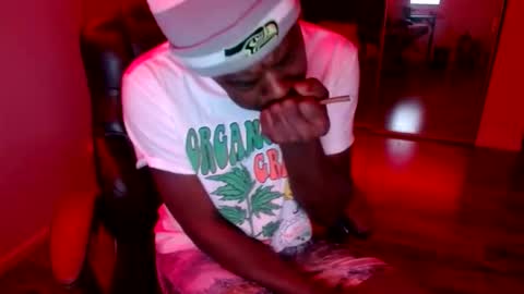 Snapshot of officialmoneyxxx chatting on February 2026 09:14:02 AM Money online show from February 2026 09:14:02 AM