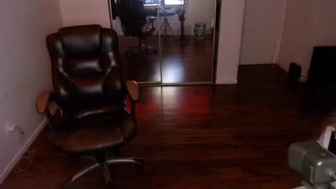 Snapshot of officialmoneyxxx chatting on March 2026 08:35:02 PM Money online show from March 2026 08:35:02 PM