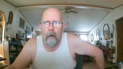 Snapshot of ogusbogus chatting on December 2025 05:53:01 PM Maximus No Mo online show from December 2025 05:53:01 PM