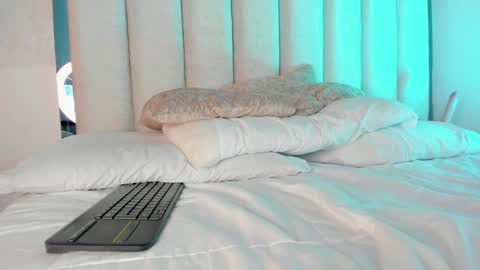 Snapshot of oh_hollyy chatting on December 2024 01:43:01 AM Holly online show from December 2024 01:43:01 AM