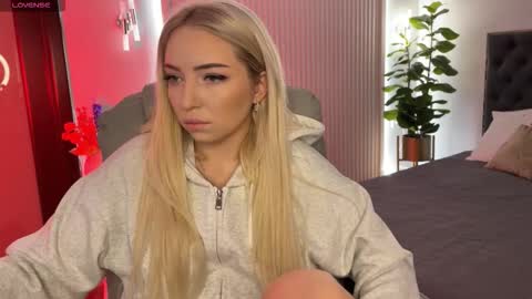 Emma online show from November 2025 01:19:01 AM