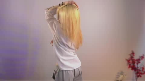 Emi and Ohpi online show from March 2026 01:27:01 PM