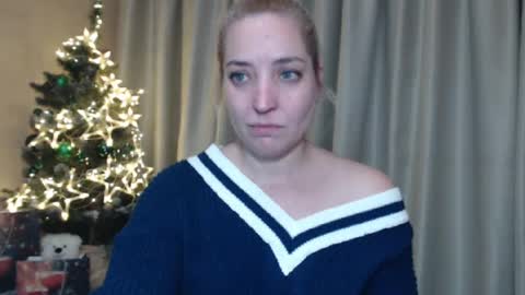 Mari online show from December 2024 09:22:01 PM