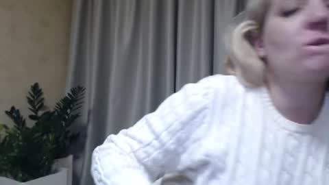 Mari online show from January 2025 10:52:02 PM