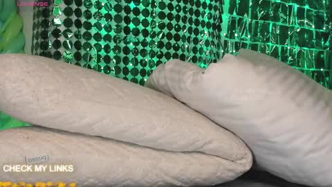 Snapshot of ohyesly_ chatting on March 2025 11:35:02 PM ohyesly_ online show from March 2025 11:35:02 PM