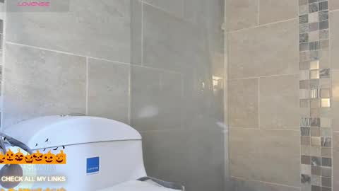 Snapshot of ohyesly_ chatting on October 2025 08:40:01 PM ohyesly_ online show from October 2025 08:40:01 PM