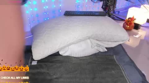 Snapshot of ohyesly_ chatting on October 2025 10:47:02 AM ohyesly_ online show from October 2025 10:47:02 AM